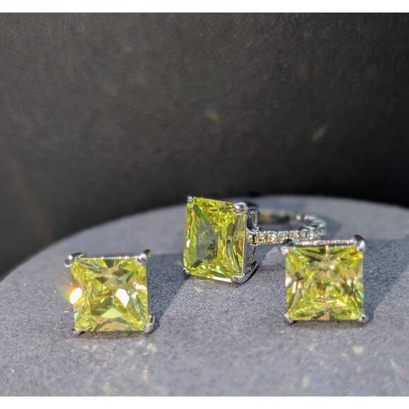 Demi-Parure Set of Green Apple Crystal Silver Tone Rhinestone Jewelry - Picture 3 of 10